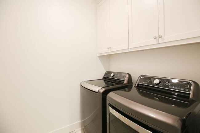 Building Photo - Enjoy Bay Views And Trails In This Newer Modern 3 Bedroom Home