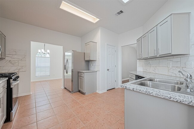 Building Photo - 12230 Hawthorne Hill Cir