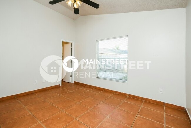 Building Photo - 3 Bedroom Pet-Friendly Home in Orlando, FL with Main Street Renewal