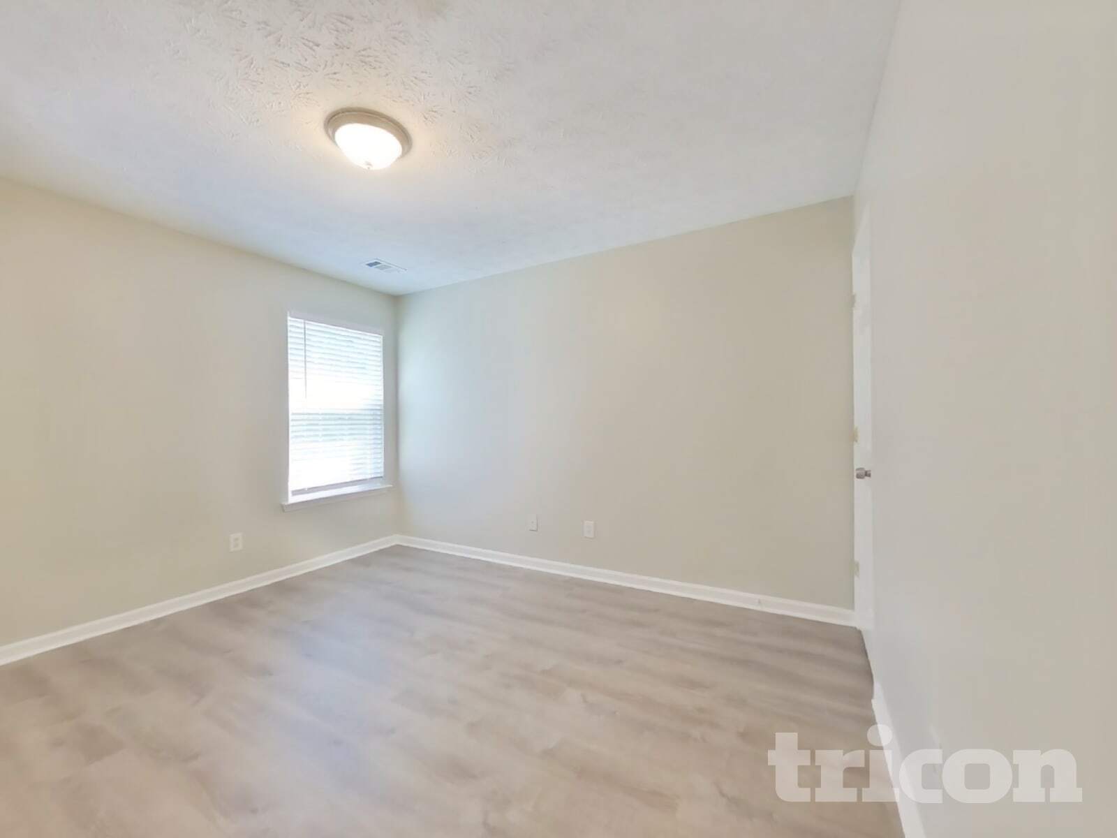 Building Photo - 261 Silver Ridge Dr