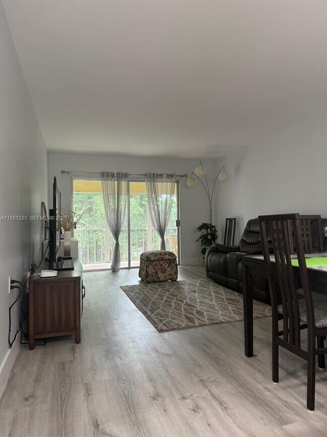 Building Photo - 1102 Bahama Bend