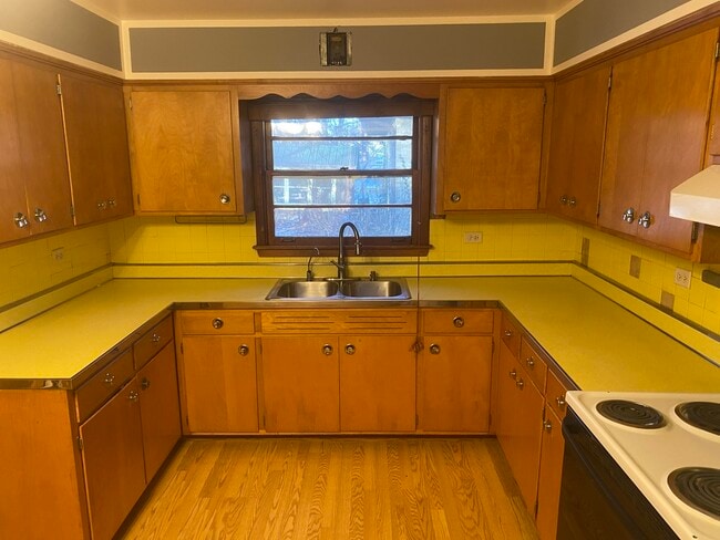 Building Photo - 156 Park Pl