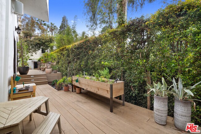 Building Photo - 2065 Watsonia Terrace