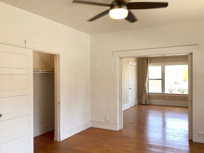 Building Photo - 1BD 1BA Point Loma Apartment - Hardwood Fl...