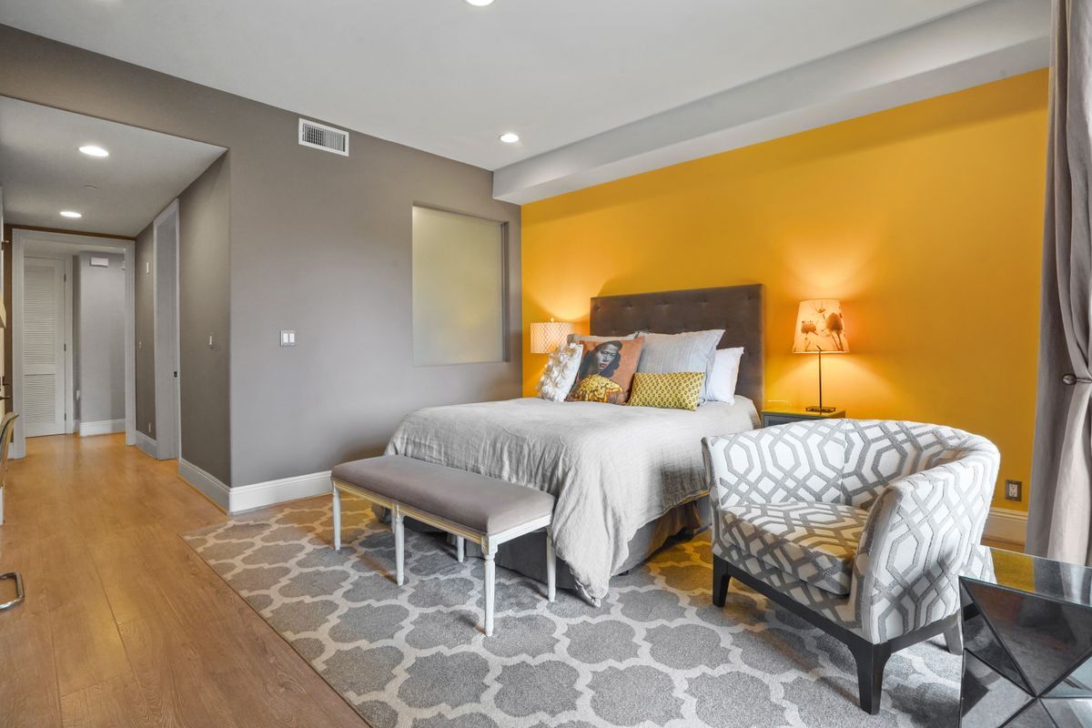 Building Photo - 16123 Sunset Blvd