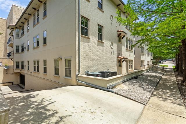 Building Photo - 5801 Hillcrest Ave