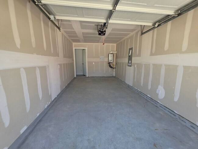 Building Photo - Your Next Chapter Starts Here: 4-Bedroom H...