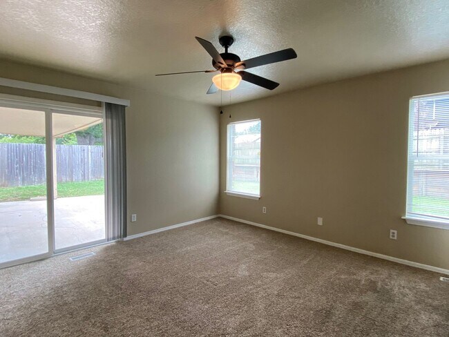 Building Photo - 3 Bedroom in Jenks School district!!