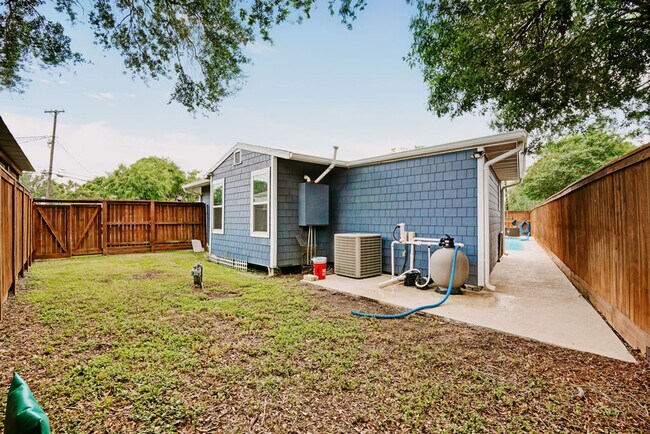 Building Photo - 134 Sinclair St