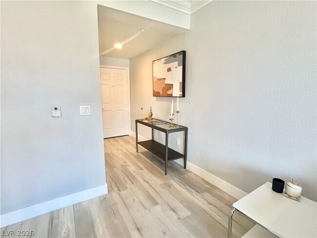 Building Photo - 210 E Flamingo Rd