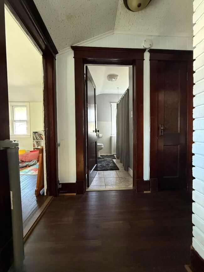 Building Photo - Charming 3BR House in Albany