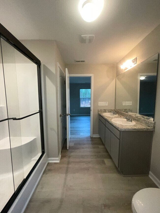 Building Photo - 153 Mildred Wy