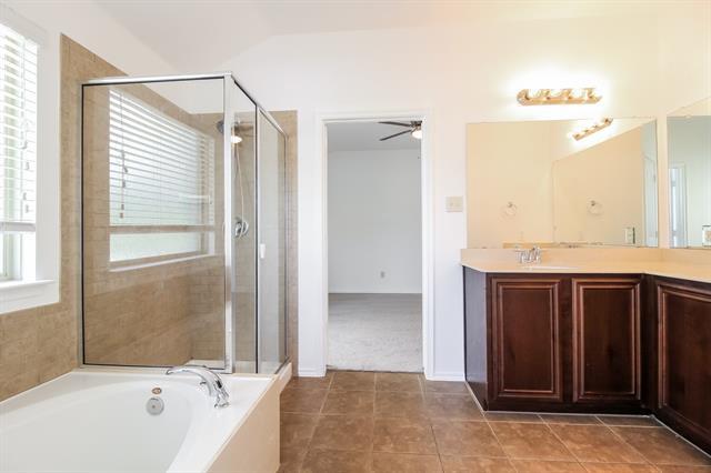 Building Photo - 1321 Honeywood Ln