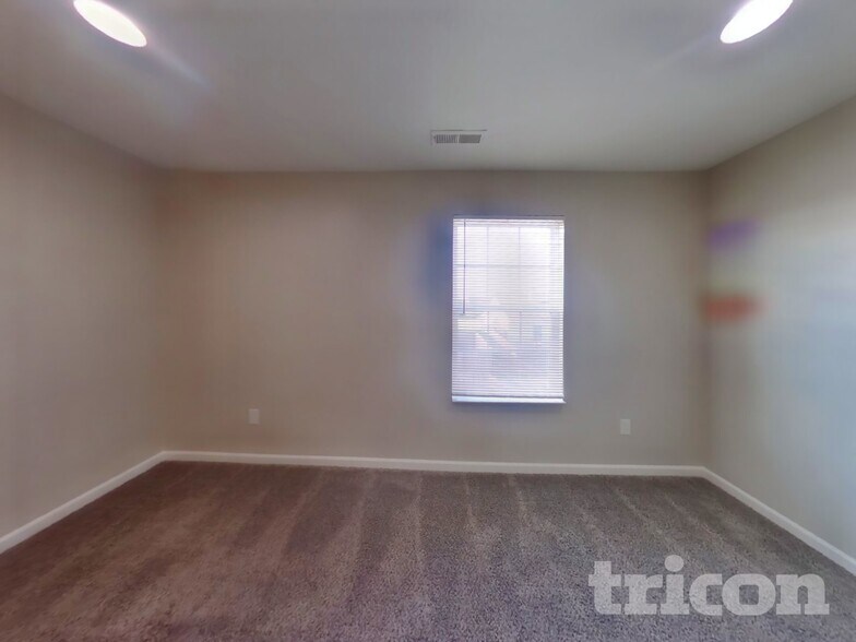 Building Photo - 597 Grassy Bend Dr