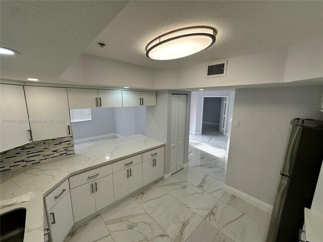 Building Photo - 17425 NW 75th Pl
