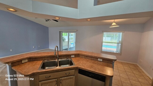 Building Photo - Beautiful 3/2/2 Pool Home on Oversized Lot...