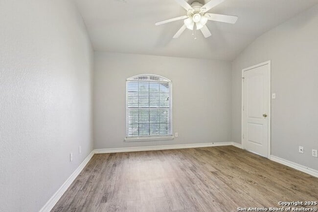 Building Photo - Stunning 4 Bedroom 2.5 Bath home in The Ridge at Lookout Canyon ~ Move in Ready!