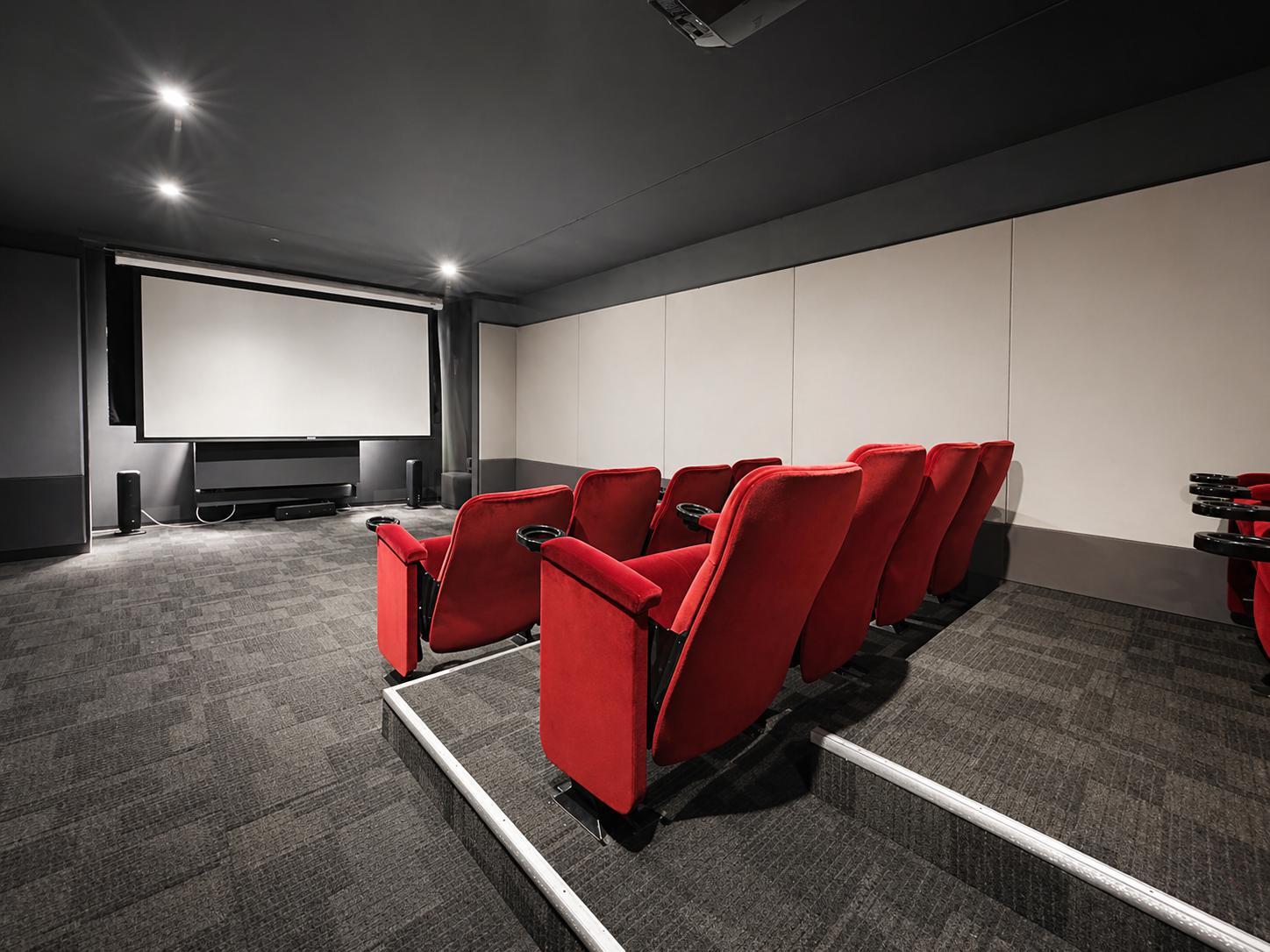 Building Photo - 323 W 96th St