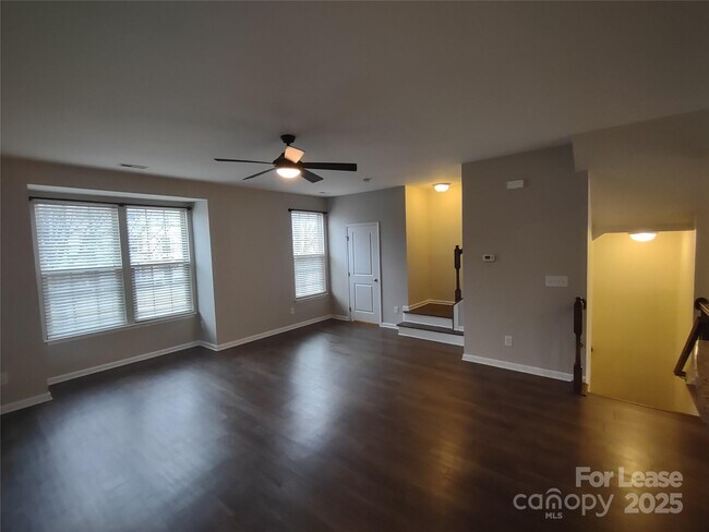 Building Photo - 4068 Zilker Park Dr