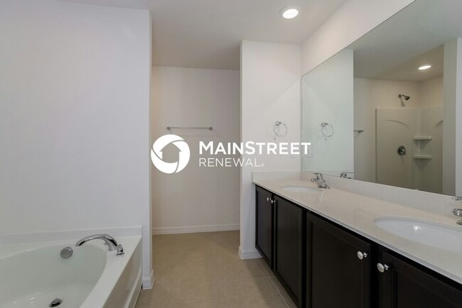 Building Photo - 4 Bedroom Pet-Friendly Home in Mascotte, FL with Main Street Renewal