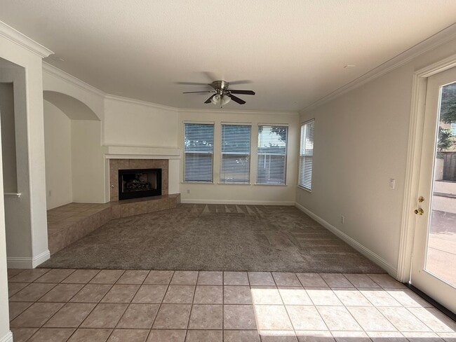 Building Photo - Beautiful 4 bedroom plus loft Pool home