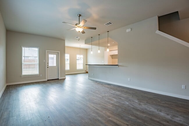 Building Photo - 644 Wheatfield Dr