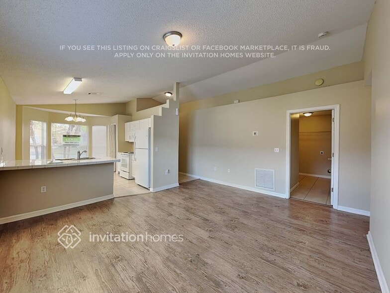 Building Photo - 8509 Blackberry Ave