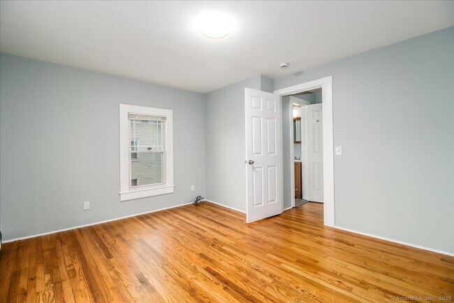 Building Photo - 9 Nicholas Square