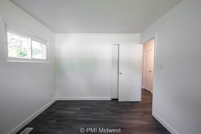 Building Photo - 4627 Karen Dr