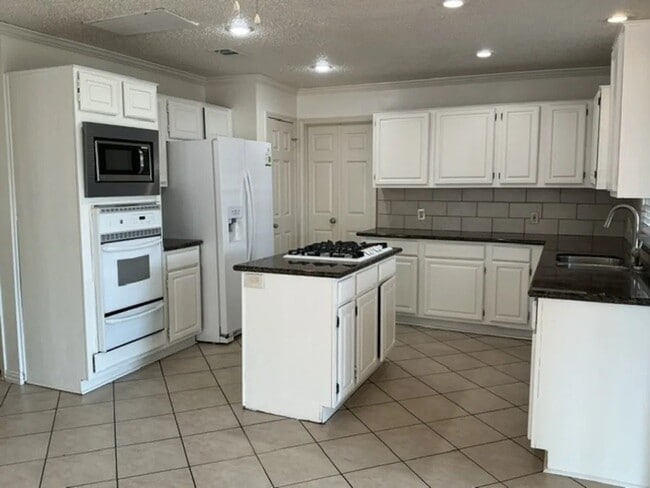 Building Photo - 2815 Sea Ledge Dr
