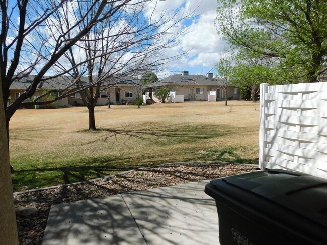 Building Photo - Quiet Neighborhood!
