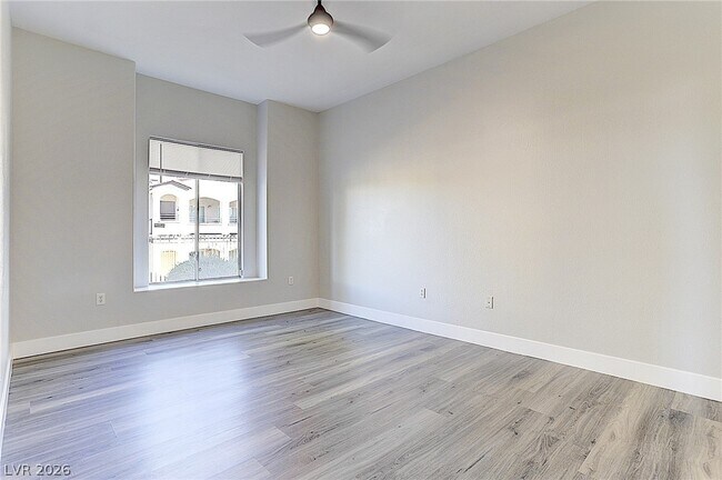 Building Photo - 2305 W Horizon Ridge Pkwy