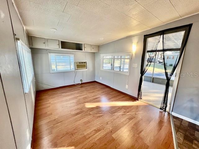 Building Photo - 825 Oakwood Dr