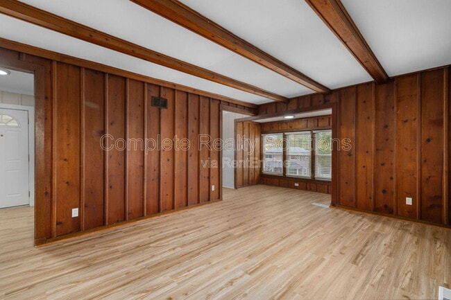 Building Photo - 1821 Korando Ave