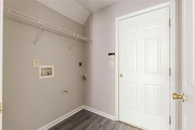 Building Photo - 2152 Lenox Ave