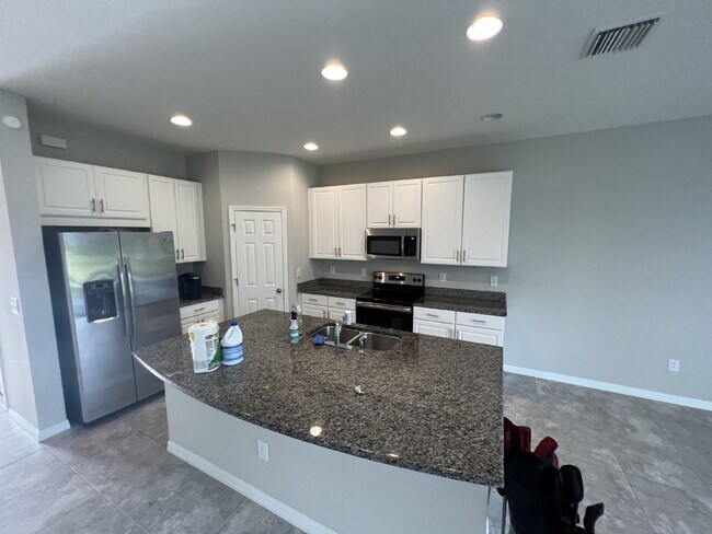Building Photo - 7016 Grand Elm Dr
