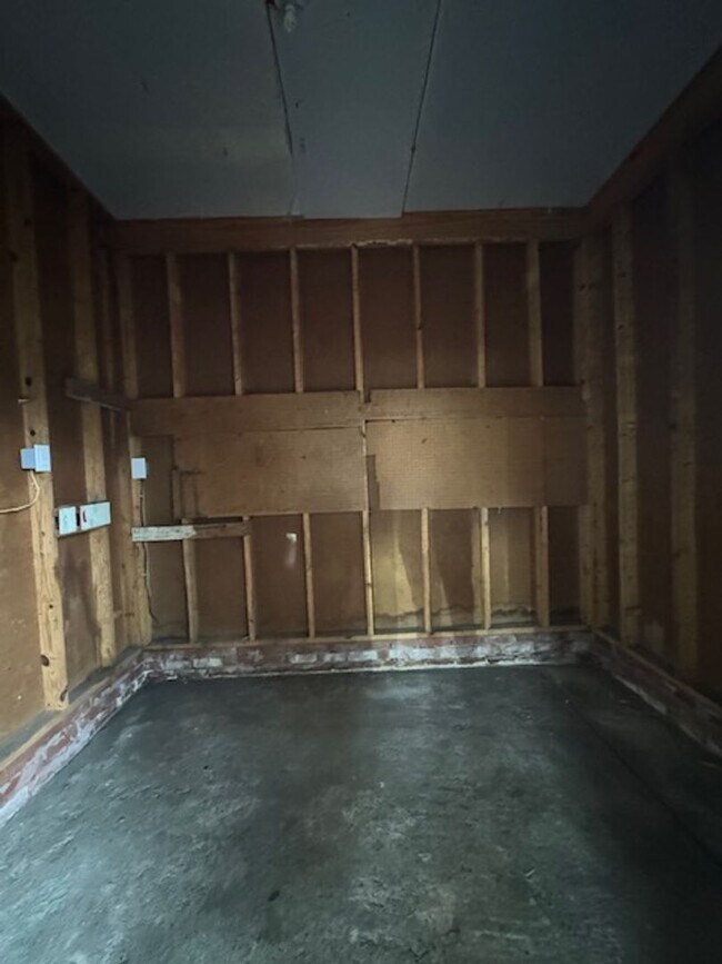 Building Photo - 201 Holly Rd