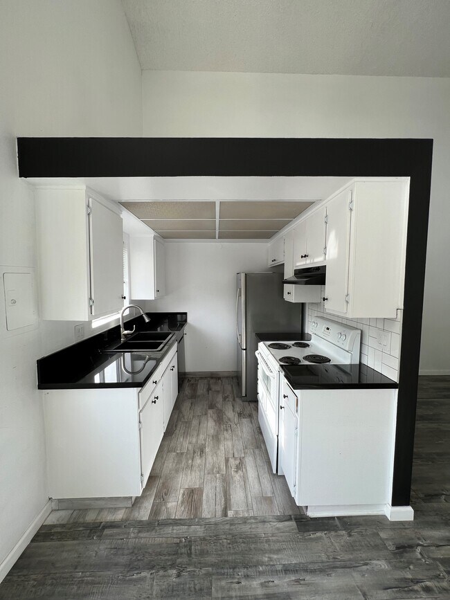 Building Photo - 4336 Ventura Canyon Ave