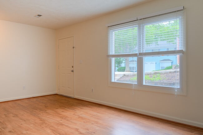 Building Photo - 140 Clover Valley Cir