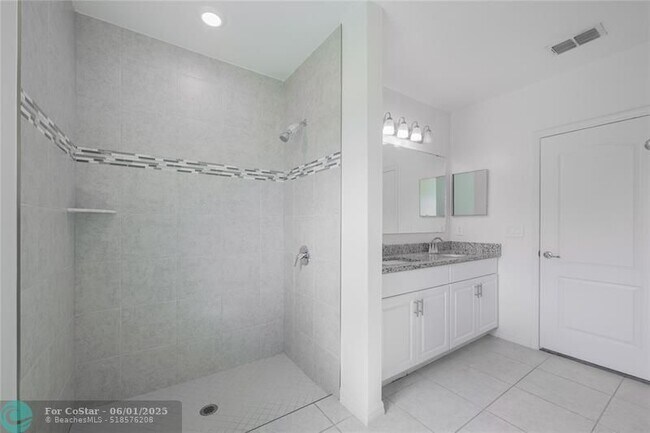Building Photo - 3537 SW San Benito St