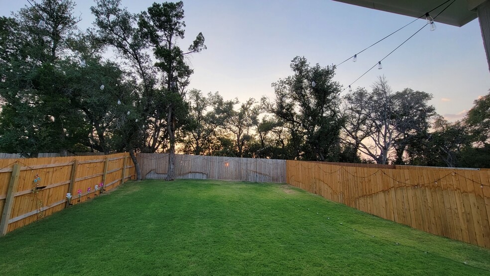Building Photo - 1527 Fenton Hill Dr