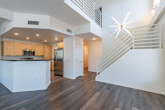 Building Photo - 16 W Encanto Blvd