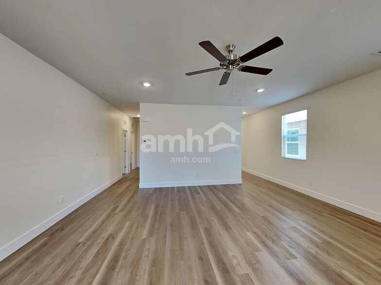 Building Photo - 846 English Primrose St
