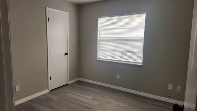 Building Photo - 3 bedroom 2 bath Ormond