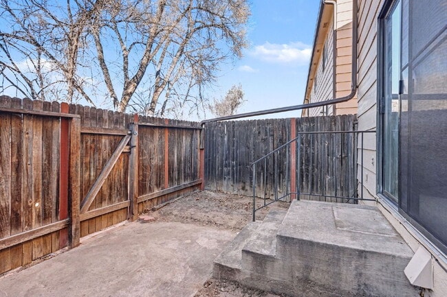 Building Photo - 2315 Lexington Village Ln