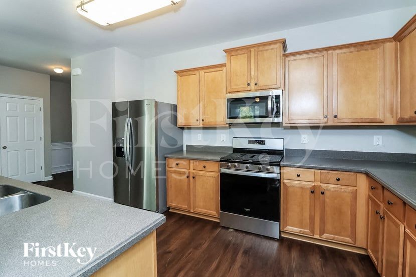 Building Photo - 193 Palisades Dr