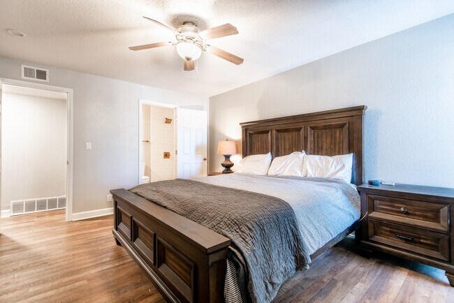 Building Photo - 4727 Jarboe St