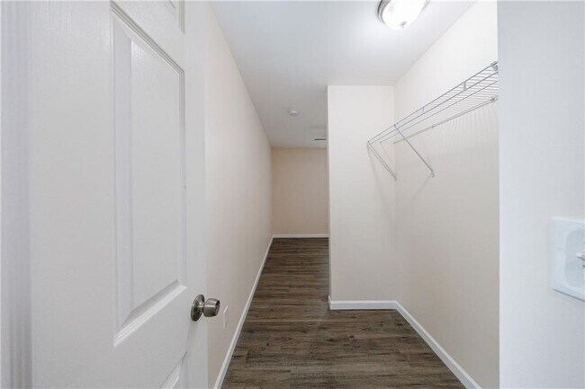 Building Photo - 1248 Falling Water Dr