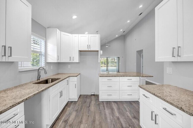 Building Photo - 104 Clam Bake Ct