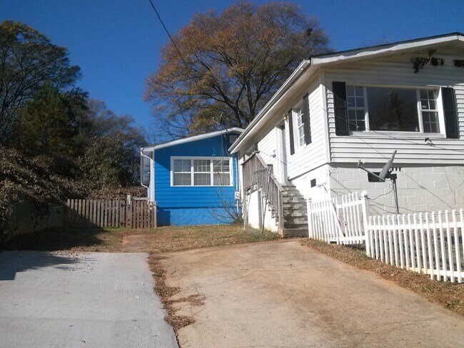 Building Photo - Cozy in Kirkwood-WILL ACCEPT SECTION 8